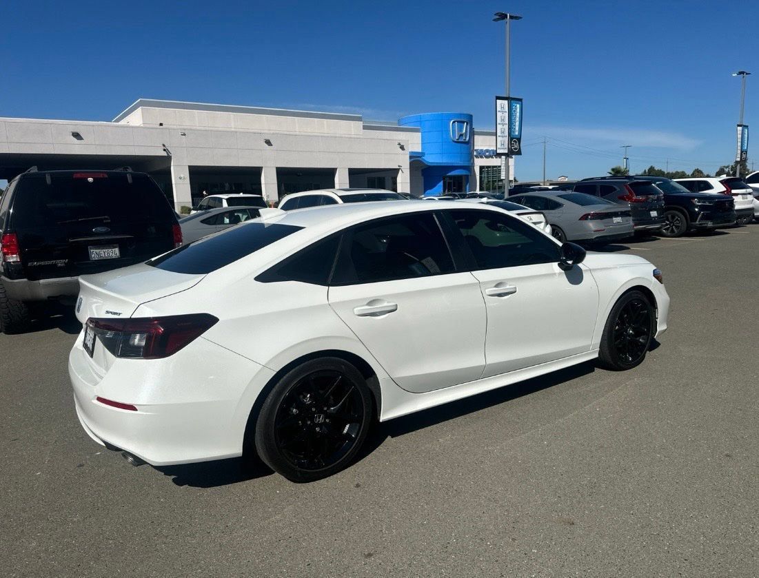 Used 2025 Honda Civic Sport image 3
