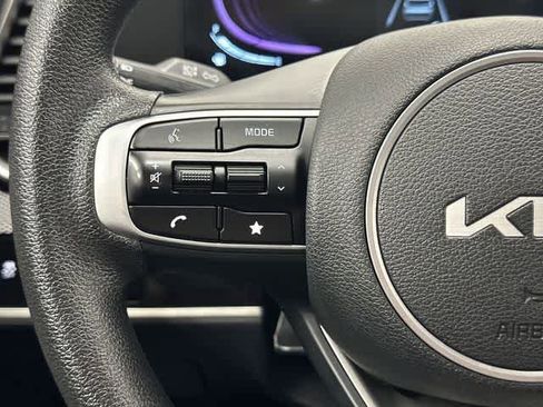 Used 2025 Kia Sportage LX image 17