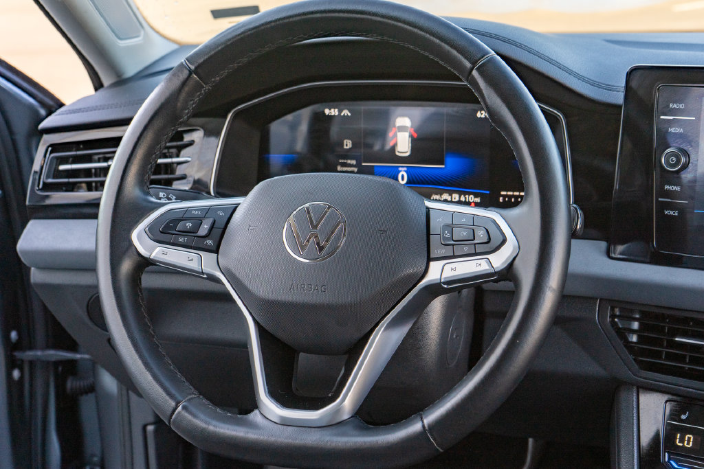 Used 2025 Volkswagen Jetta SE FWD image 22
