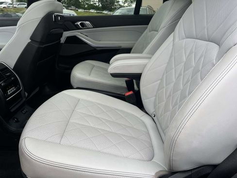 Used 2023 BMW X7 xDrive40i w/ M Sport Package AWD/4WD image 20