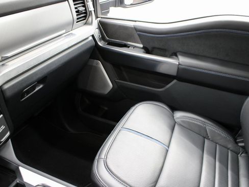 Used 2025 Ford F450 Platinum w/ FX4 Off-Road Package image 33