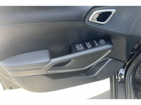 Used 2023 Kia Soul EX FWD image 11