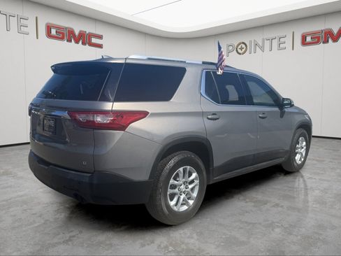 Used 2018 Chevrolet Traverse LT FWD image 2