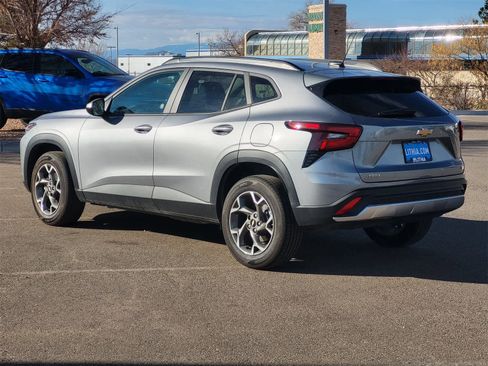 Used 2025 Chevrolet Trax LT w/ LT Convenience Package image 7