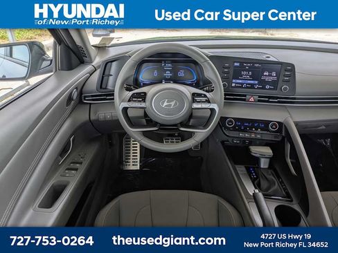 Used 2025 Hyundai Elantra Sport FWD image 16