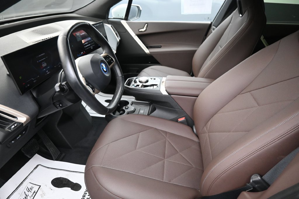 Used 2023 BMW iX xDrive50 w/ Sport Package AWD/4WD image 22