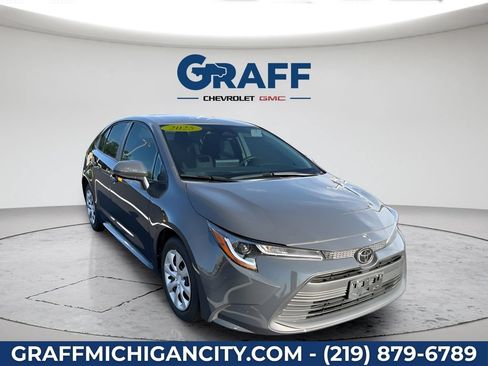 Used 2025 Toyota Corolla LE FWD image 8