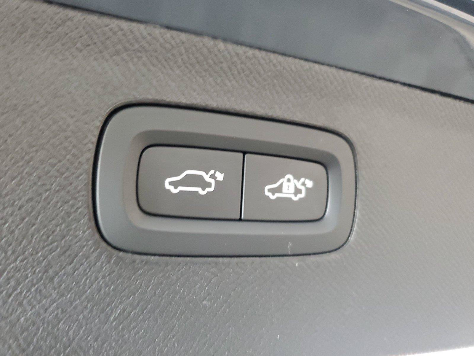 Certified 2026 Volvo XC90 B6 Ultra AWD/4WD image 11