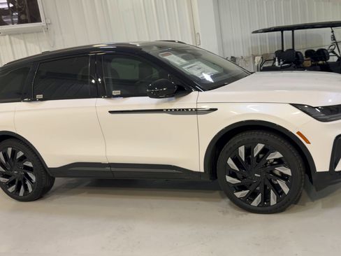 New 2026 Lincoln Nautilus Reserve AWD/4WD image 3
