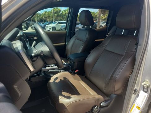 Used 2017 Toyota Tacoma Limited w/ Tow Package RWD image 16