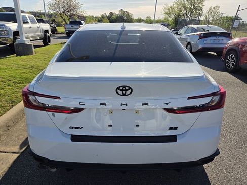 Used 2025 Toyota Camry SE w/ Convenience Package image 8
