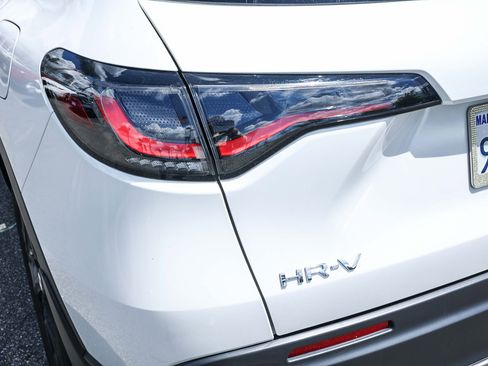 Used 2024 Honda HR-V Sport image 8
