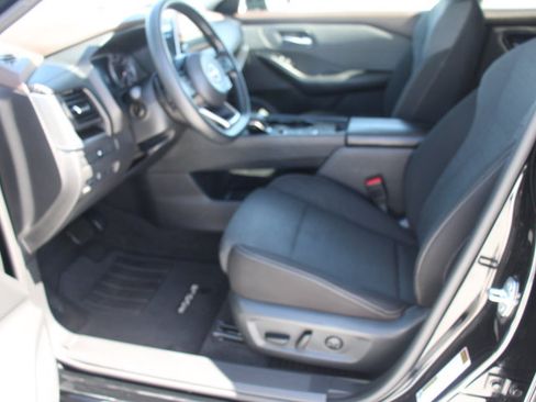 Used 2023 Nissan Rogue SV FWD image 11