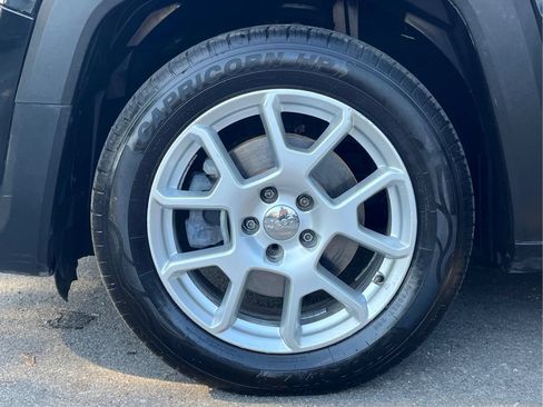 Used 2020 Jeep Renegade Latitude FWD image 10