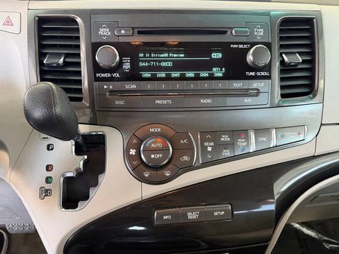 Used 2014 Toyota Sienna LE FWD image 24