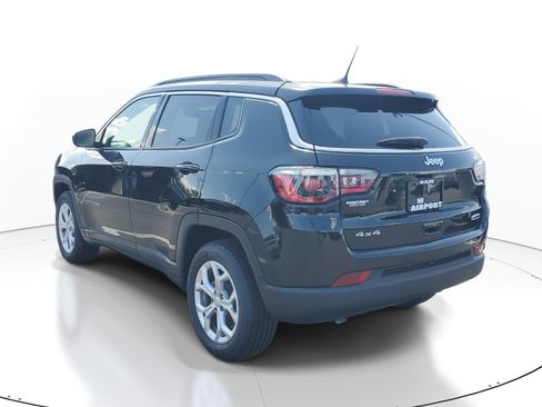 Used 2024 Jeep Compass Latitude AWD/4WD image 5