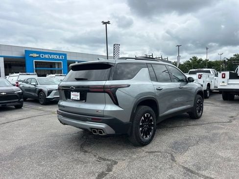 Used 2025 Chevrolet Traverse Z71 w/ Driver Confidence Package AWD/4WD image 3