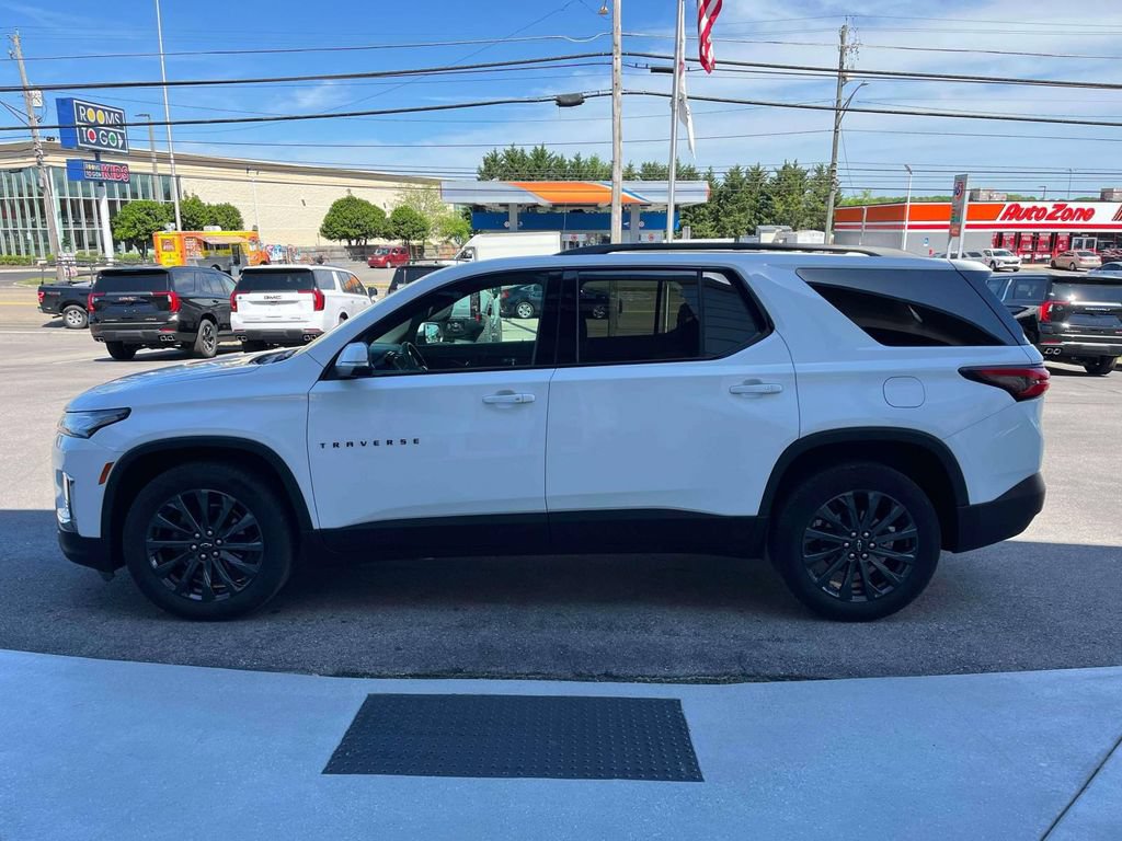 Used 2023 Chevrolet Traverse RS w/ LPO, Floor Liner Package AWD/4WD image 6