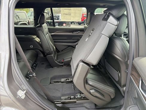 New 2026 Jeep Grand Cherokee L Limited w/ Limited Altitude Package RWD image 19