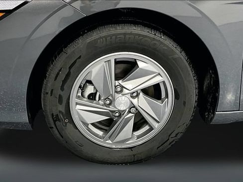 Used 2025 Hyundai Elantra SE FWD image 29