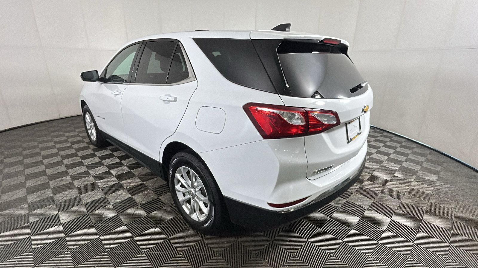 Used 2019 Chevrolet Equinox LT w/ Driver Convenience Package FWD image 5