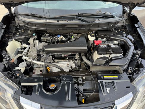 Used 2017 Nissan Rogue SV image 23