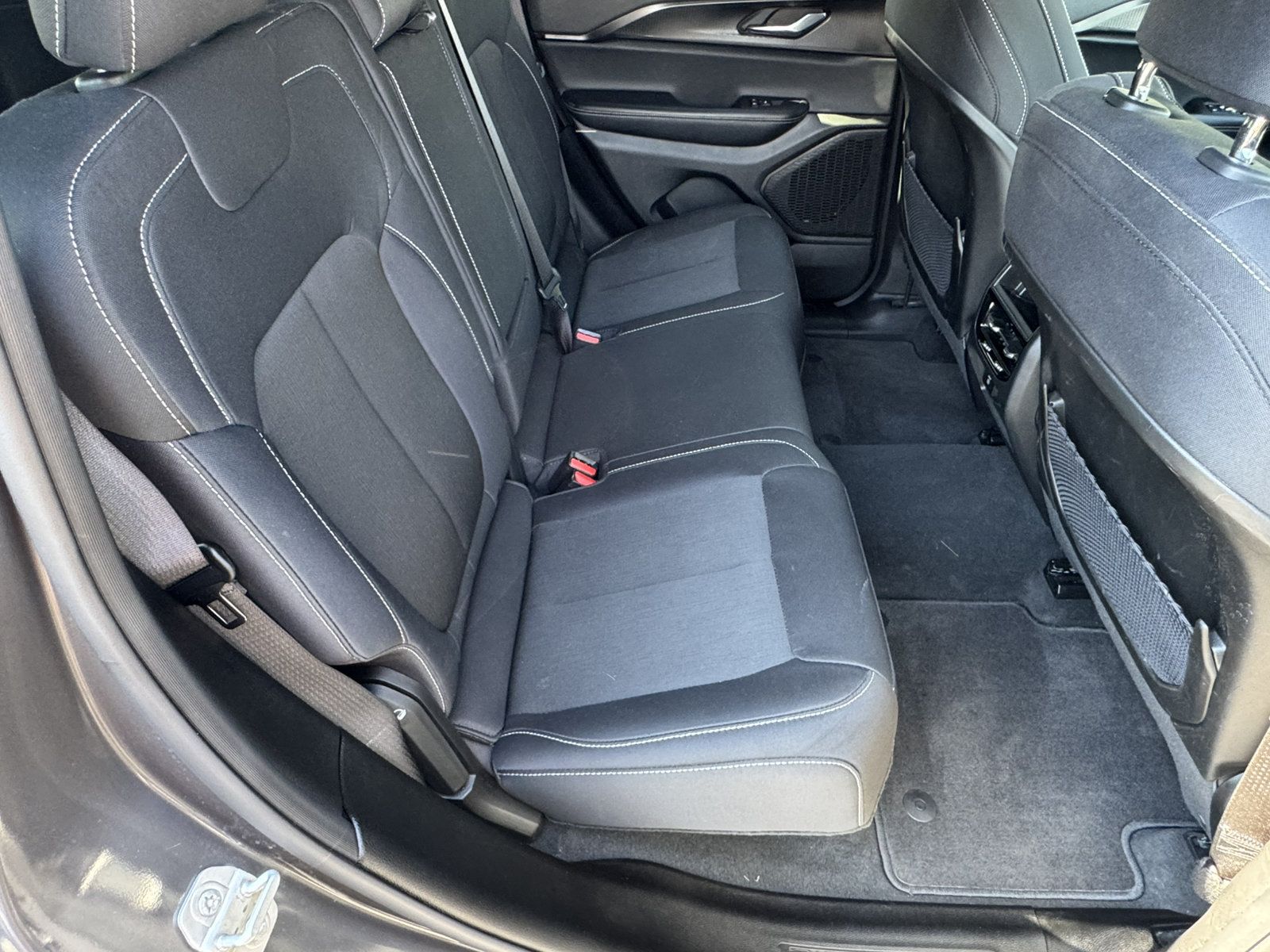 Used 2025 Jeep Grand Cherokee Laredo X w/ Luxury Tech Group I RWD image 18