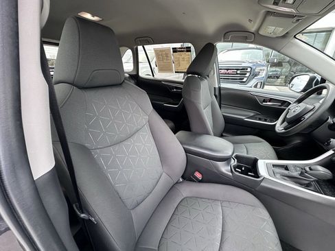 Used 2024 Toyota RAV4 XLE image 28