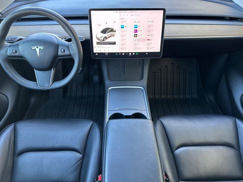 Used 2021 Tesla Model Y Long Range image 16
