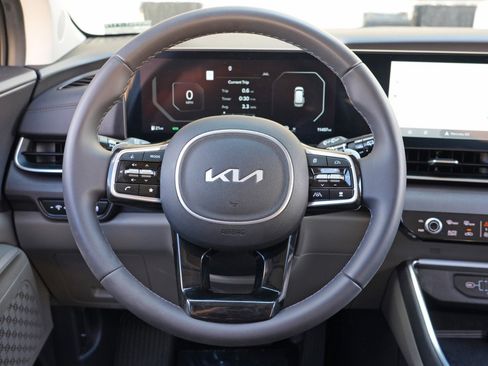 Used 2025 Kia Carnival SX FWD image 21