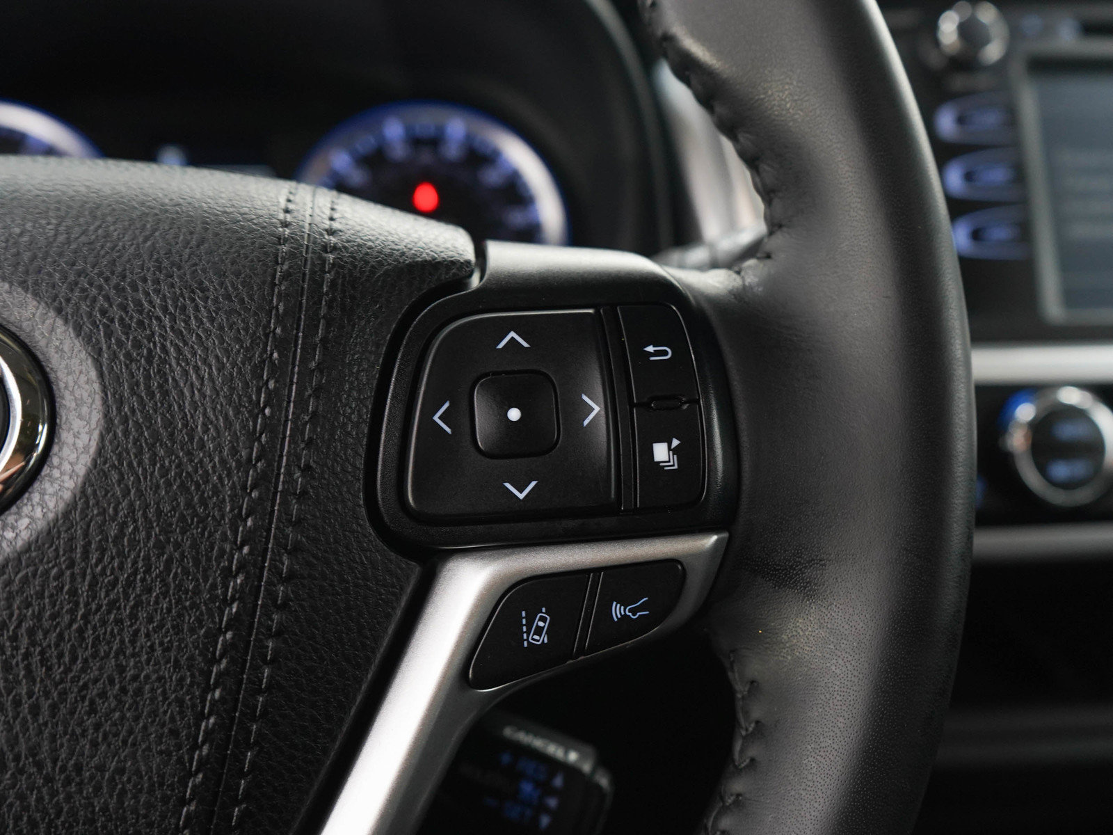 Used 2019 Toyota Highlander XLE AWD/4WD image 27
