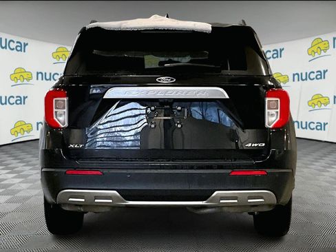 Used 2022 Ford Explorer XLT w/ Equipment Group 202A image 5