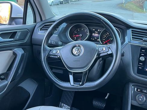 Used 2019 Volkswagen Tiguan SE w/ Panoramic Sunroof Package image 18