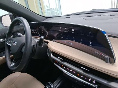 Used 2024 Cadillac XT4 Luxury w/ LPO, Floor Liner Package image 12