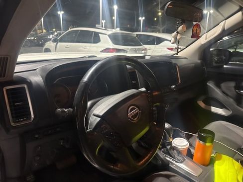 Used 2022 Nissan Frontier SV image 4