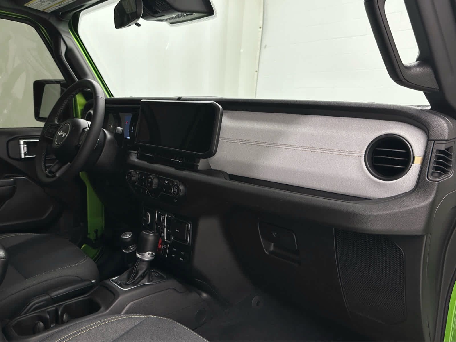 Used 2025 Jeep Wrangler Unlimited Sport AWD/4WD image 16