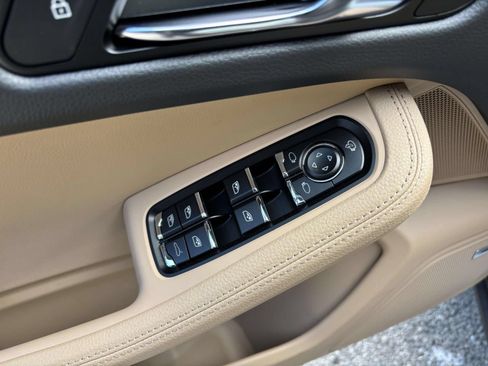Used 2026 Porsche Macan AWD/4WD image 24