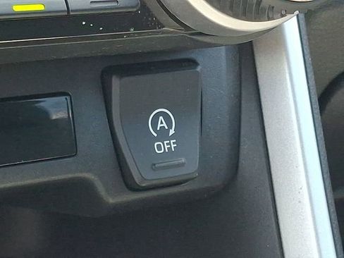 Used 2025 Toyota RAV4 XLE AWD/4WD image 25