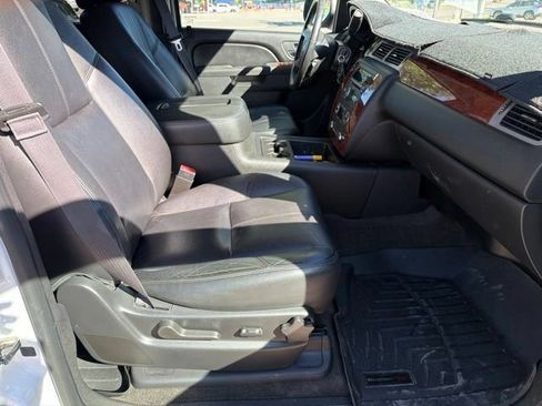 Used 2014 Chevrolet Suburban LT AWD/4WD image 36