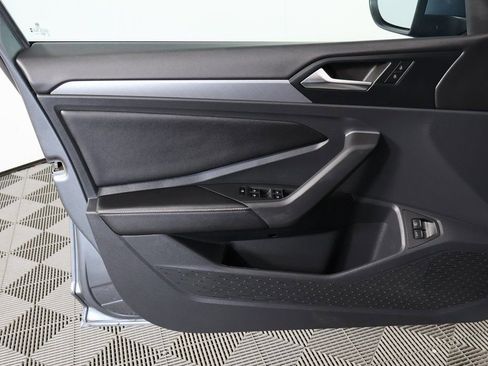 Used 2023 Volkswagen Jetta SE w/ Panoramic Sunroof Package image 10