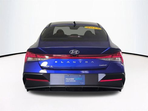 Certified 2025 Hyundai Elantra Limited FWD image 6