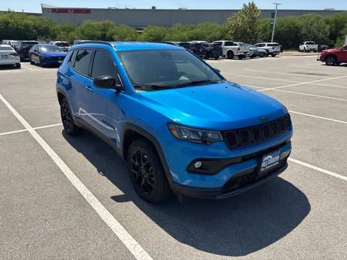 Used 2026 Jeep Compass Latitude AWD/4WD image 7