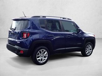 Used 2017 Jeep Renegade Latitude AWD/4WD video 3