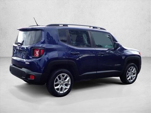 Used 2017 Jeep Renegade Latitude AWD/4WD image 3