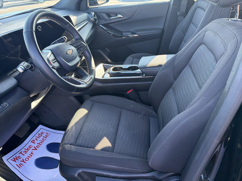 Used 2025 Chevrolet Equinox LT AWD/4WD image 12