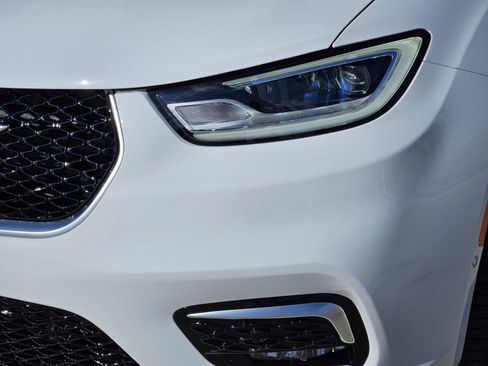 New 2026 Chrysler Pacifica Pinnacle image 10