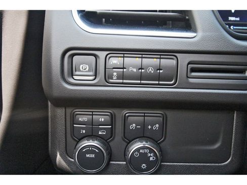 Used 2024 Chevrolet Suburban LT image 16