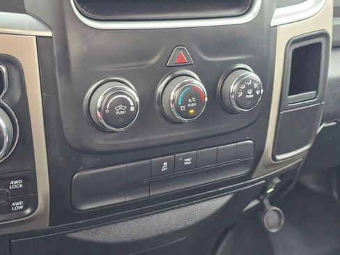 Used 2017 RAM 1500 Classic SLT image 31