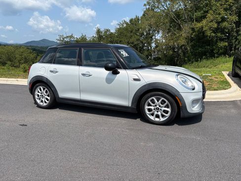 Used 2016 MINI Cooper 4-Door Hardtop FWD image 7