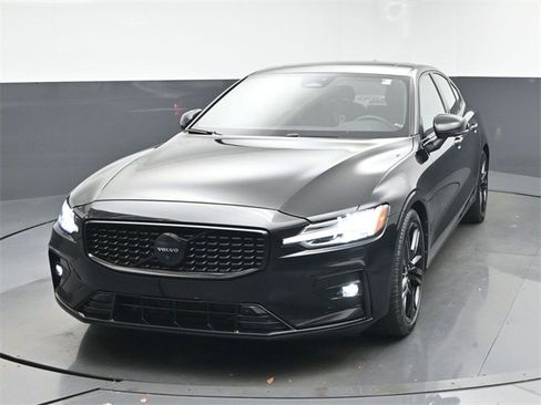 Used 2023 Volvo S60 B5 Plus w/ Climate Package image 3